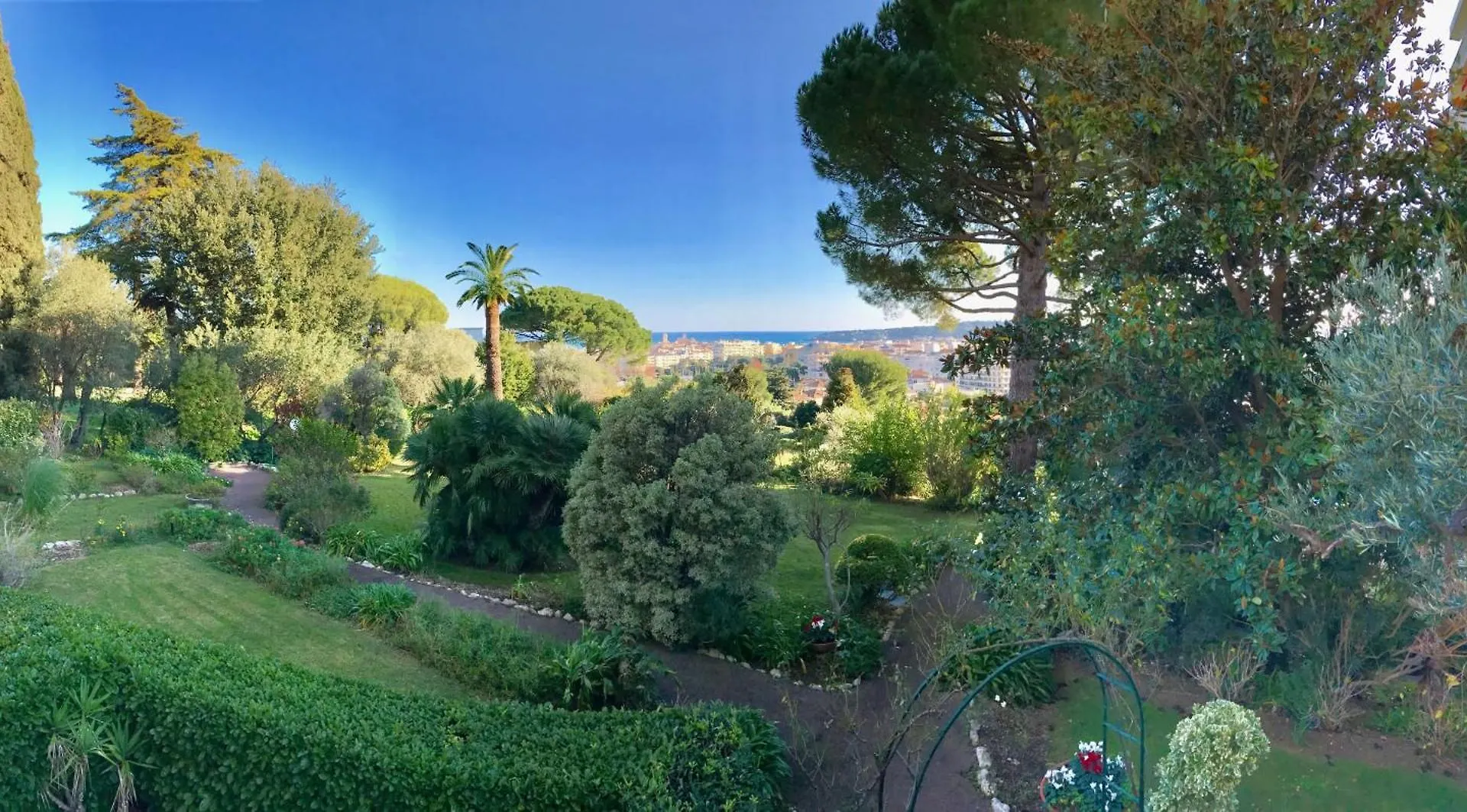 Sea View & Gardens In Antibes Apartment