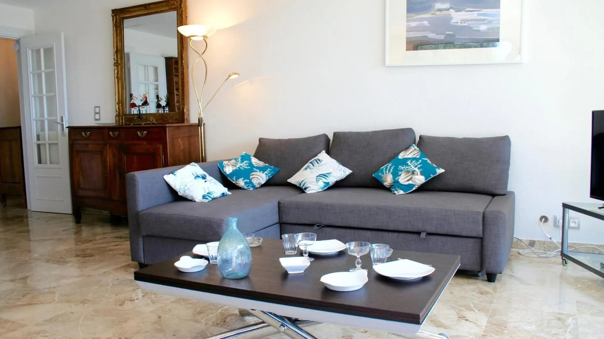 Sea View & Gardens In Antibes Apartment