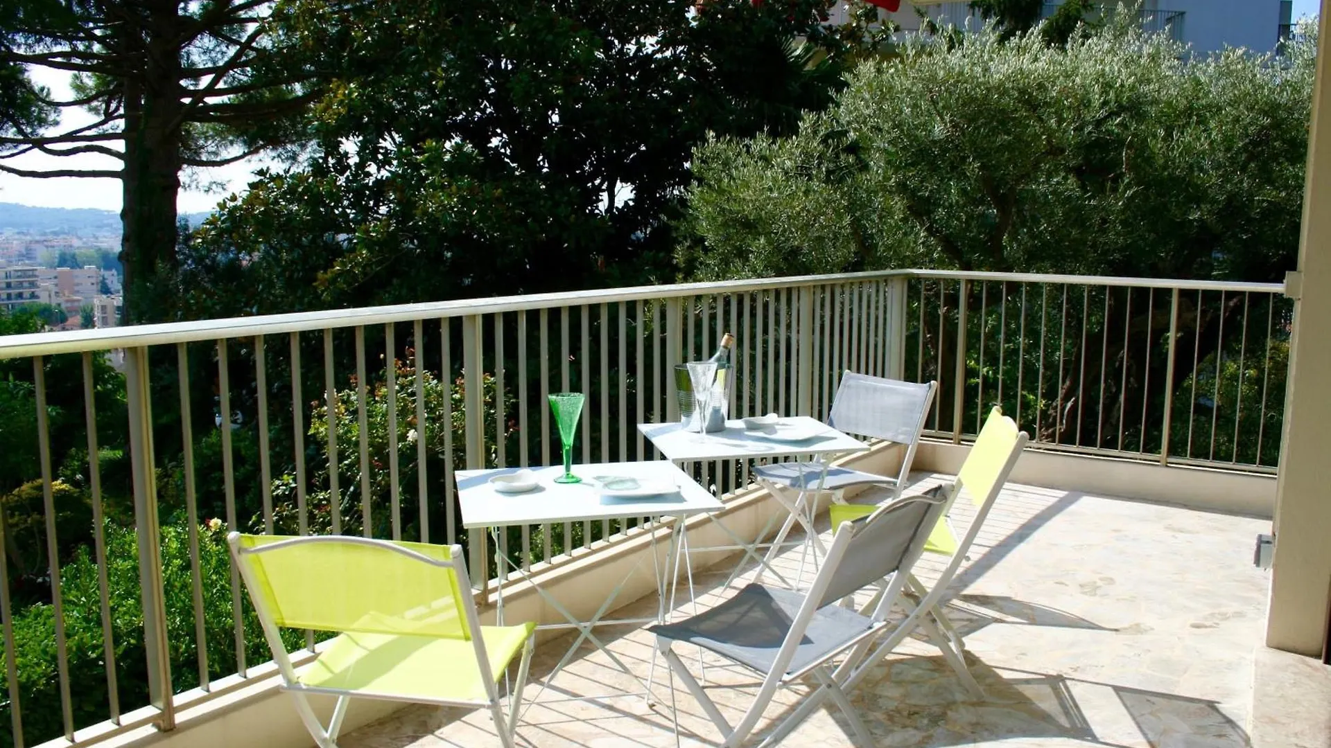 Sea View & Gardens In Antibes Apartment