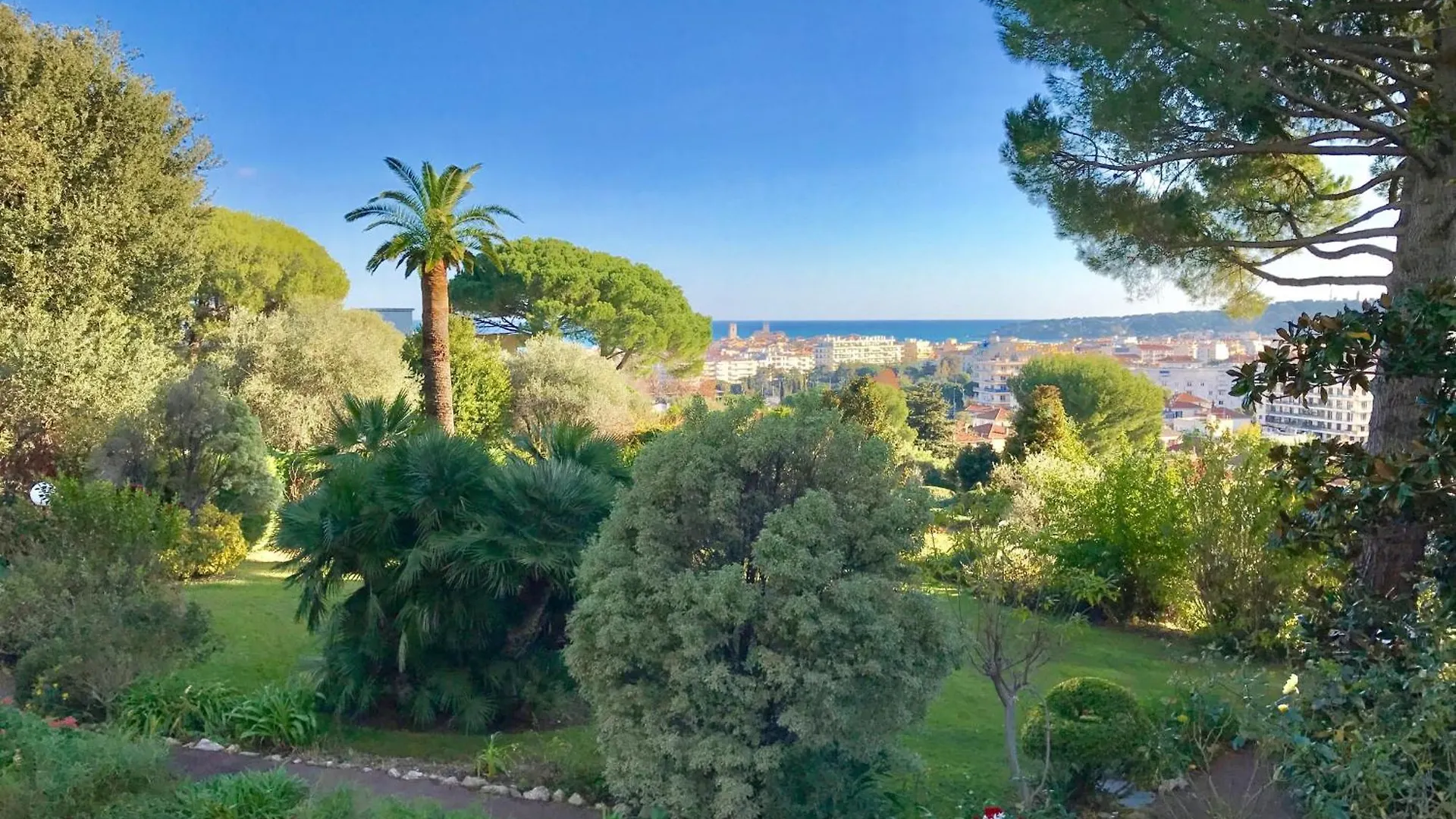 Sea View & Gardens In Antibes Apartment