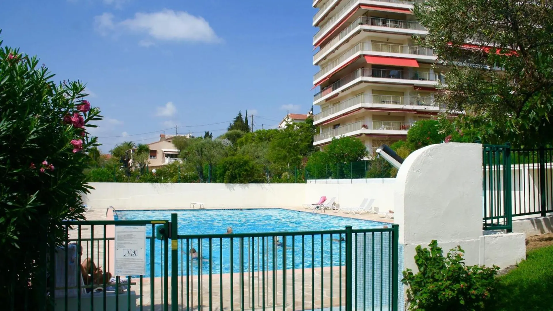 Sea View & Gardens In Antibes Apartment
