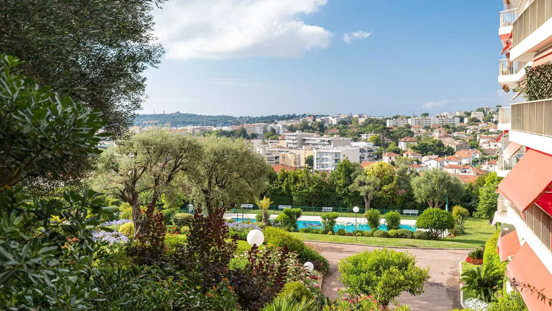 Sea View & Gardens In Antibes Apartment