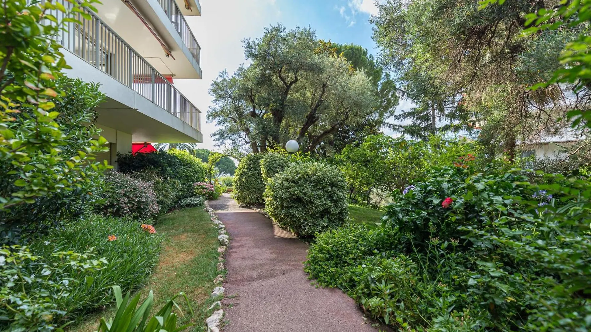 Sea View & Gardens In Antibes Apartment