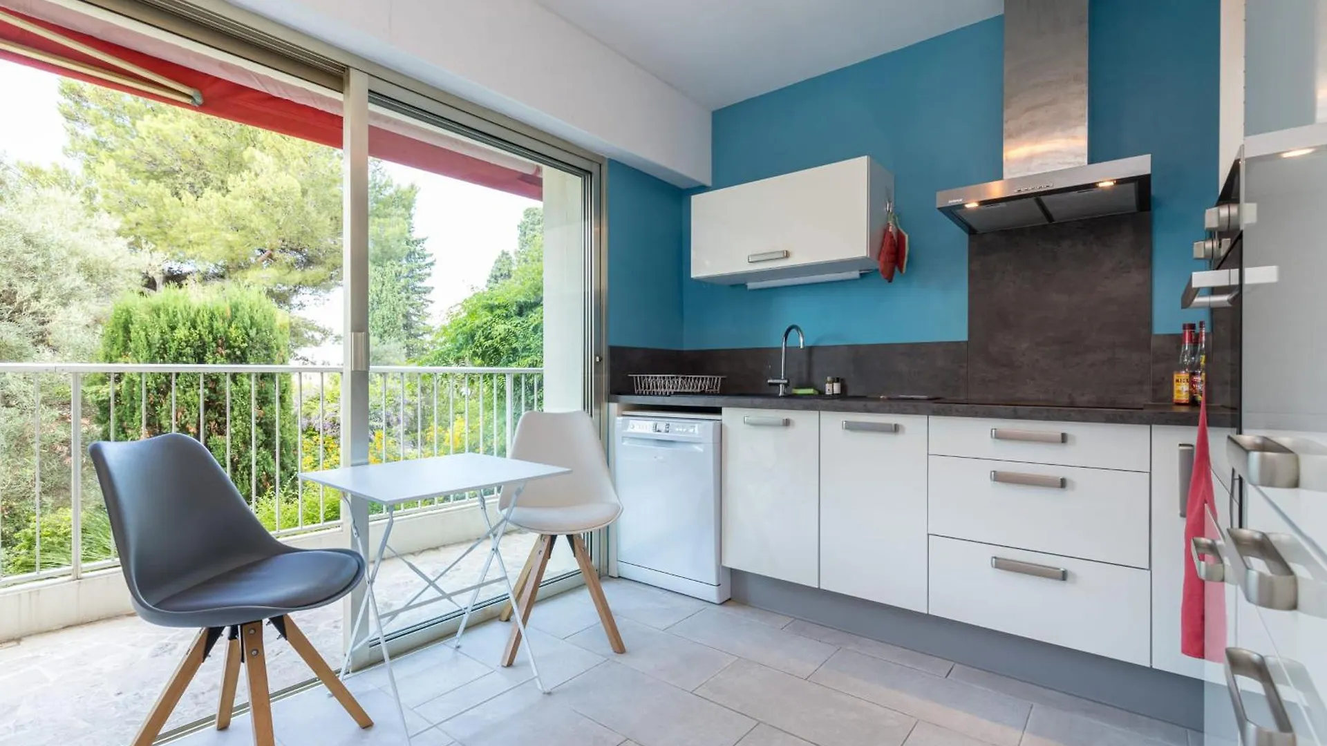 Sea View & Gardens In Antibes Apartment