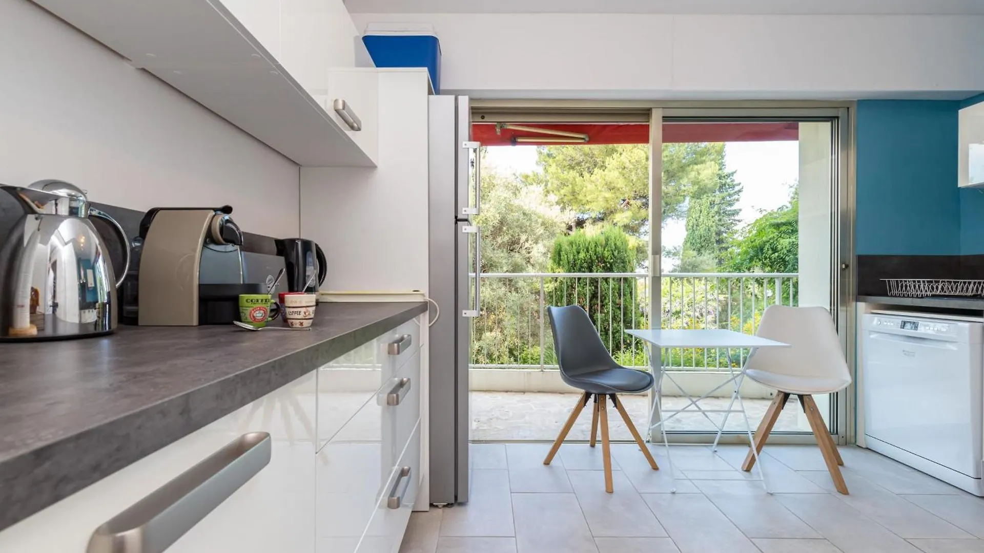 Sea View & Gardens In Antibes Apartment