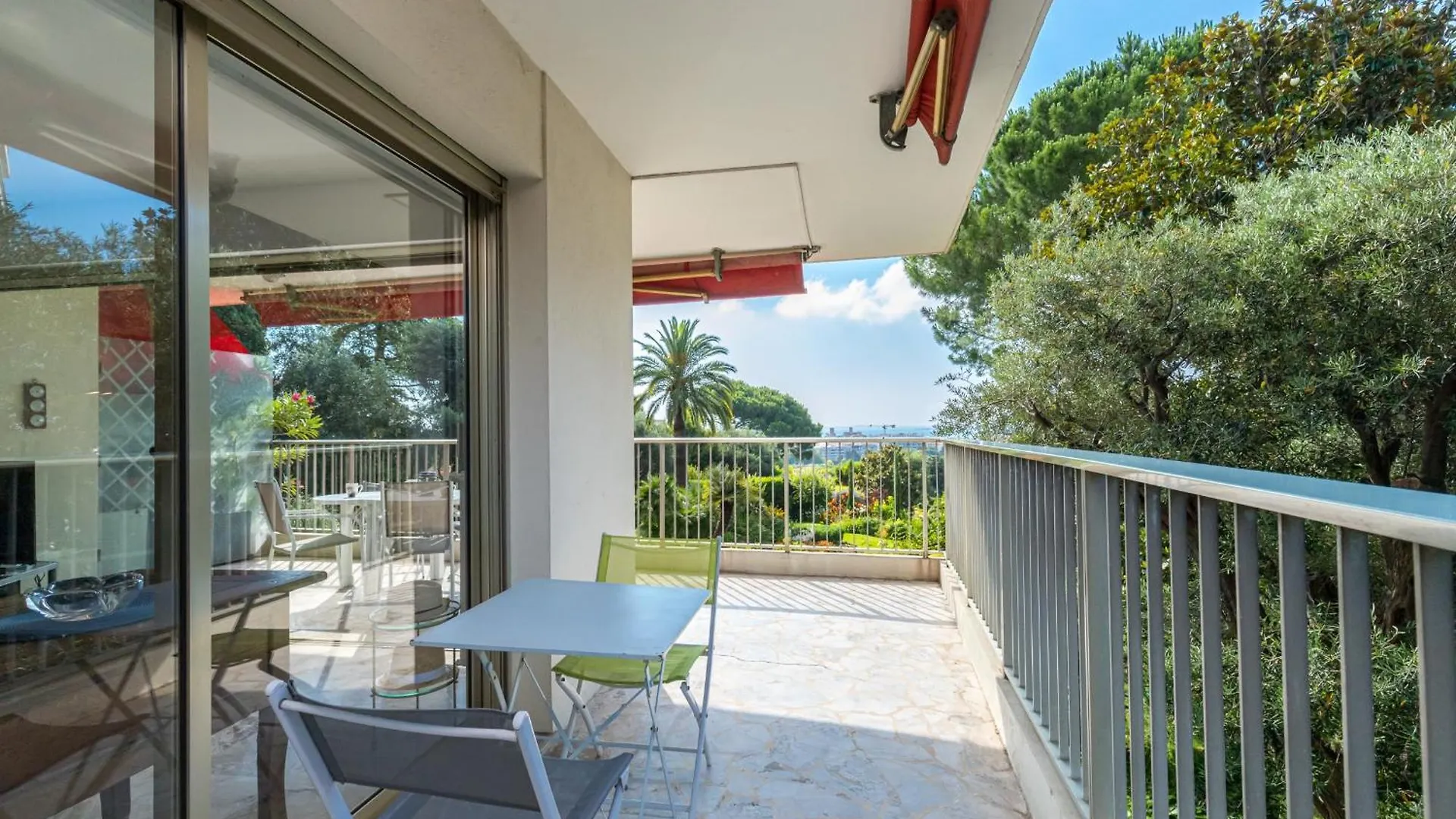 Sea View & Gardens In Antibes Apartment